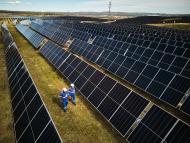Renouvelables en Europe : TotalEnergies acquiert les activités renouvelables de Shell et cède 50 % d'un portefeuille d'actifs développés à KKR