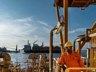 Exploitant sur la TLP (plateforme à ancres tendues), projet Moho Nord, République du Congo