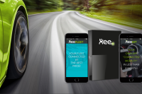 Car on a road and visual of the Xee unit connected to smartphones
