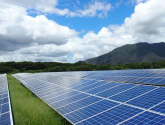 centrale solaire TotalEnergies transition énergétique électricité renouvelable panneaux solaires