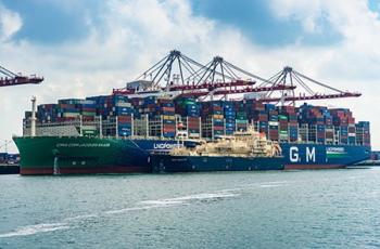 Total réalise le premier avitaillement en GNL marin d’un porte-conteneurs en France, après le premier chargement d’un navire avitailleur au terminal méthanier de Dunkerque