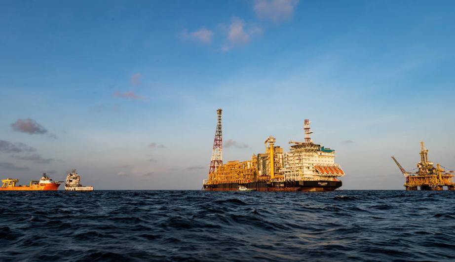 Moho Nord, l’unique projet deep offshore à coupler deux types de supports flottants : un FPU et une TLP situés à 350 mètres de distance.