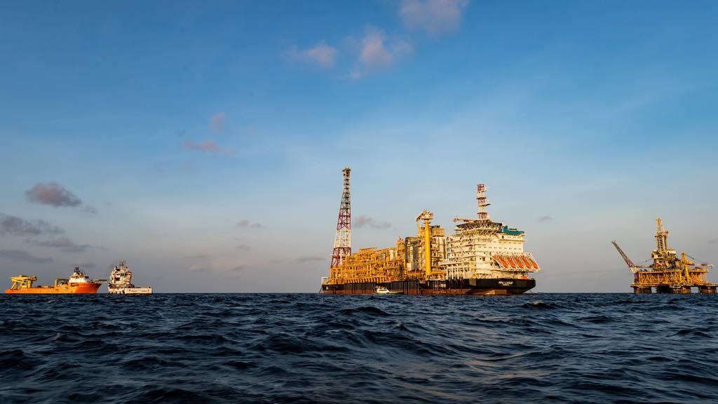 Moho Nord is the only deep offshore project to combine two types of floating units, an FPU and a TLP, situated 350 meters apart.