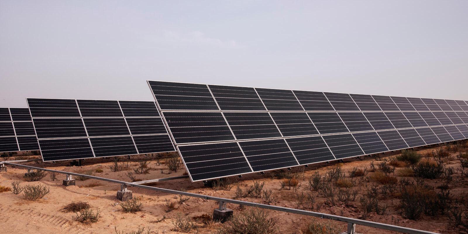 Solar energy Utility power plant and distributed solar power